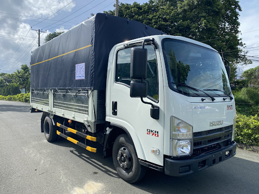  Xe tải Isuzu QKR 230 1.9 tấn thùng mui bạt